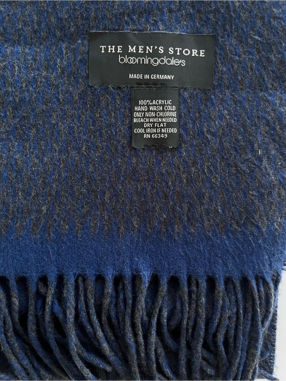 Bloomingdale's Men's Two-Tone Navy and Black Fringe Scarf Luxury Warm Winter
